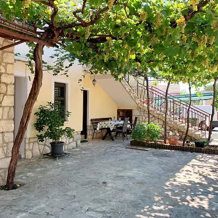 Santic Guest house